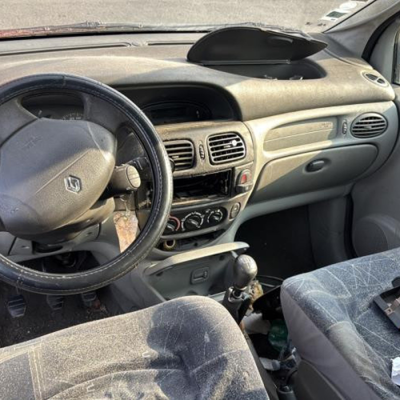 Compresseur clim RENAULT SCENIC 1 Photo n°14