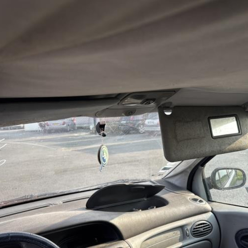 Compresseur clim RENAULT SCENIC 1 Photo n°15