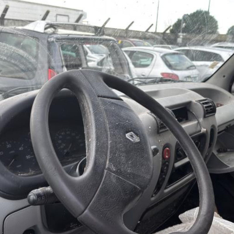 Compresseur clim RENAULT MASTER 2 Photo n°10