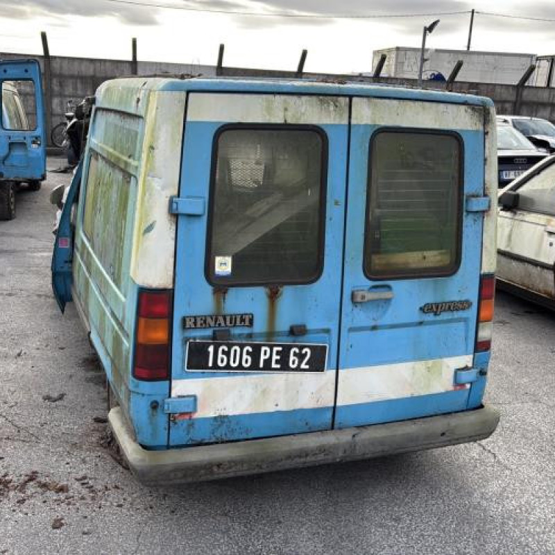 Attache ceinture avant droit RENAULT EXPRESS Photo n°5