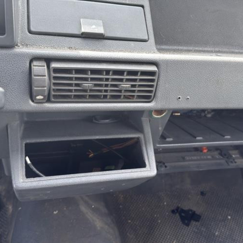 Attache ceinture avant droit RENAULT EXPRESS Photo n°13