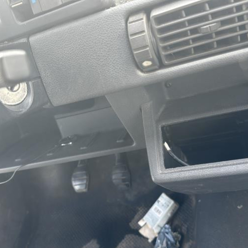 Attache ceinture avant droit RENAULT EXPRESS Photo n°14