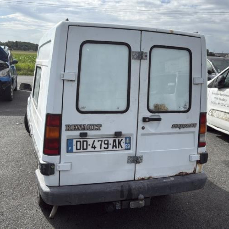 Renfort pare choc avant (traverse) RENAULT EXPRESS Photo n°5