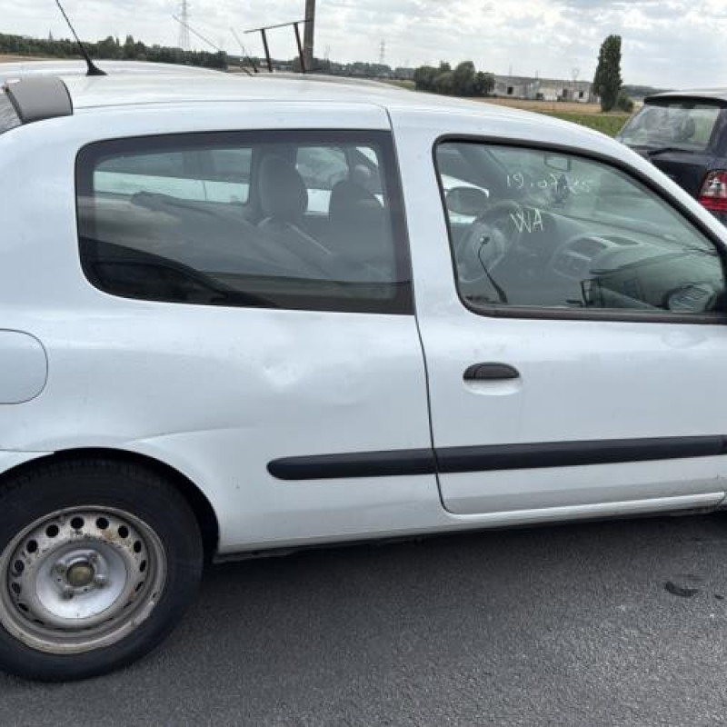 Aile avant gauche RENAULT CLIO 2 Photo n°11