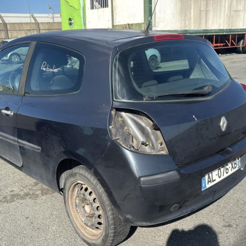 Aile avant gauche RENAULT CLIO 3 Photo n°8