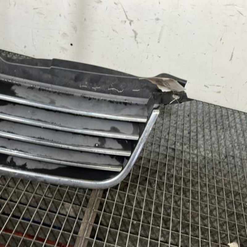 Calandre VOLKSWAGEN PASSAT 4 Photo n°3