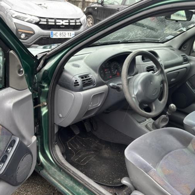 Calandre RENAULT CLIO 2 Photo n°13