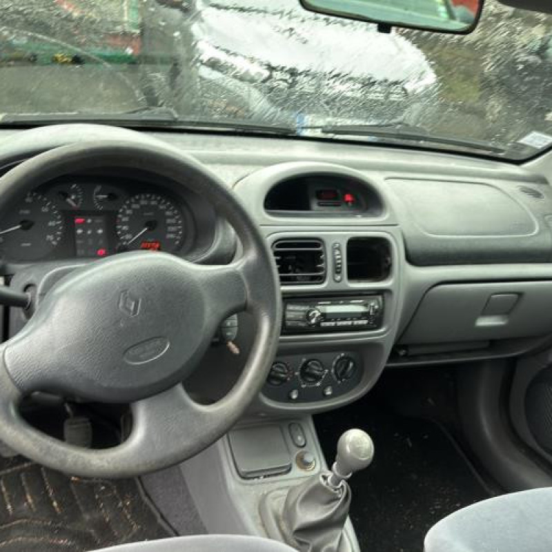 Calandre RENAULT CLIO 2 Photo n°16