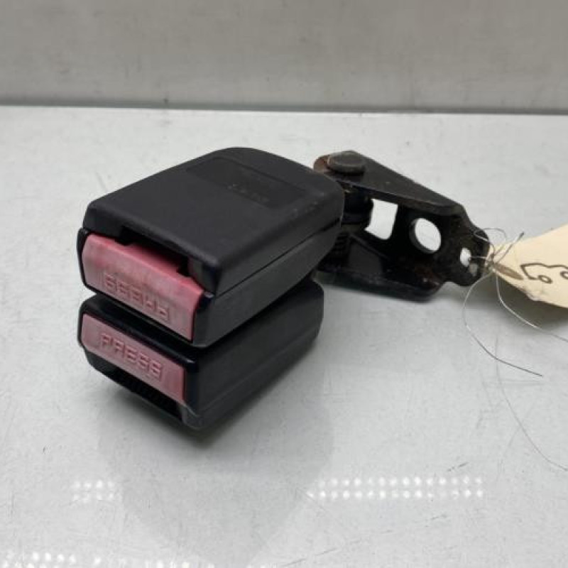 Attache ceinture arriere droit PEUGEOT 307 Photo n°1