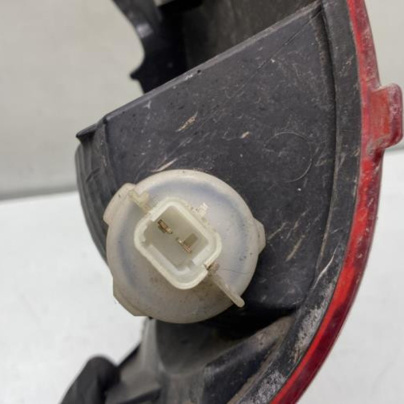 Anti brouillard arriere droit PEUGEOT 2008 1 Photo n°3