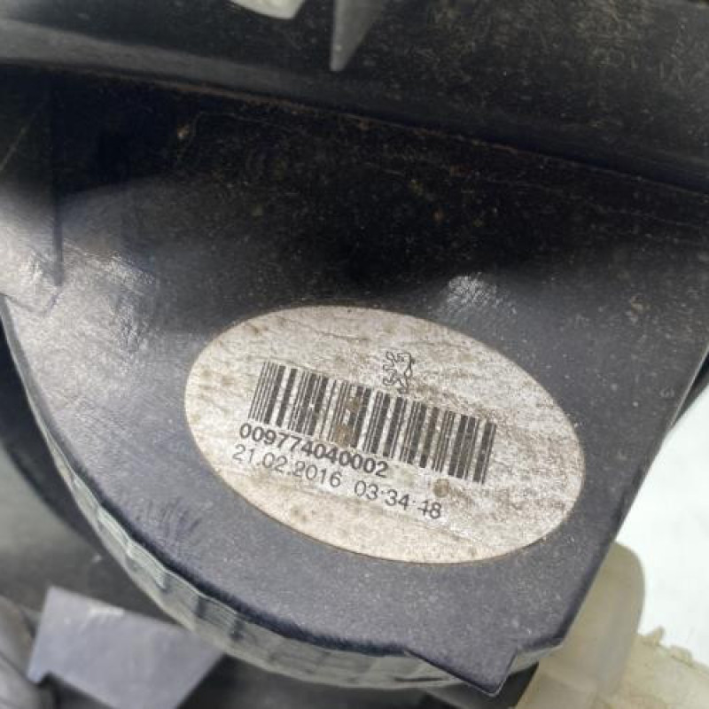 Anti brouillard arriere droit PEUGEOT 2008 1 Photo n°4