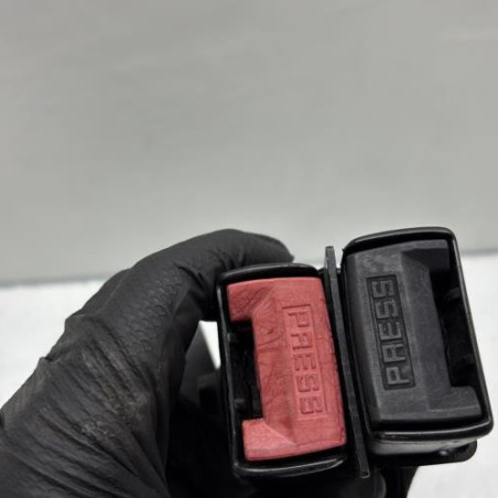 Attache ceinture arriere gauche RENAULT CLIO 2