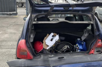 Attache ceinture arriere gauche RENAULT CLIO 2