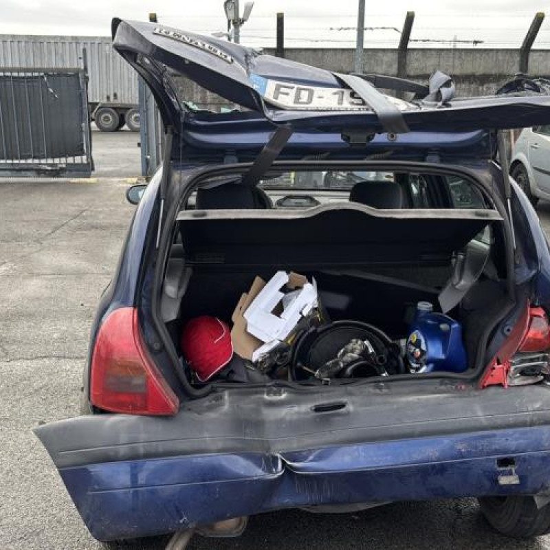 Attache ceinture arriere gauche RENAULT CLIO 2 Photo n°10