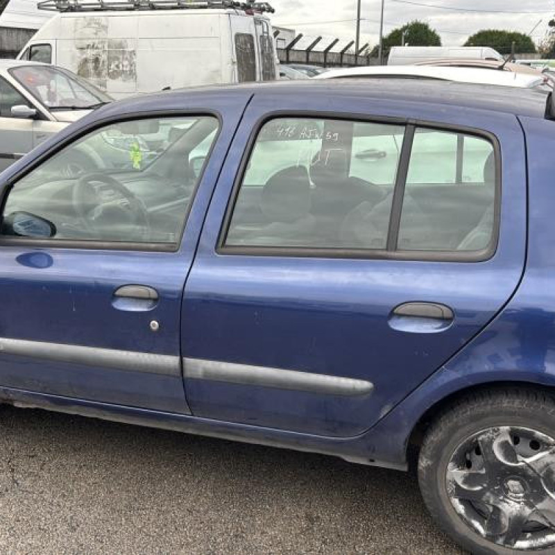 Attache ceinture arriere gauche RENAULT CLIO 2 Photo n°11