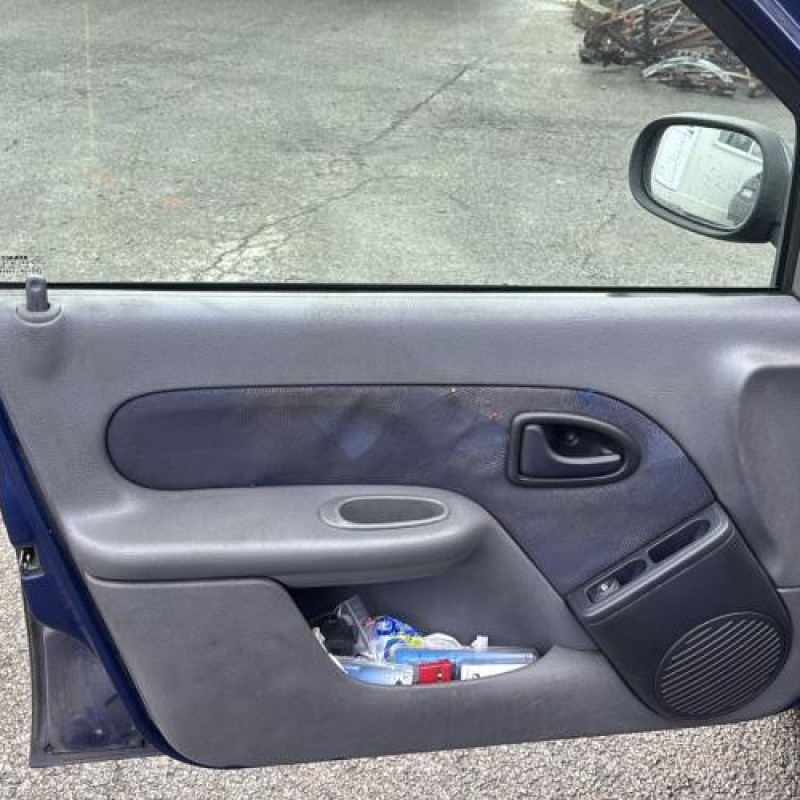 Attache ceinture arriere gauche RENAULT CLIO 2 Photo n°14