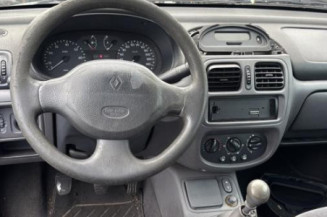 Attache ceinture arriere gauche RENAULT CLIO 2