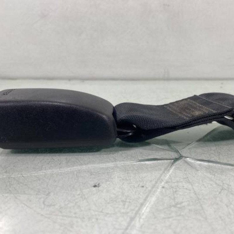 Attache ceinture arriere gauche TOYOTA YARIS 2 Photo n°2