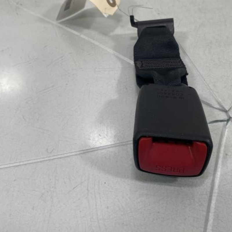 Attache ceinture arriere gauche TOYOTA YARIS 2 Photo n°3
