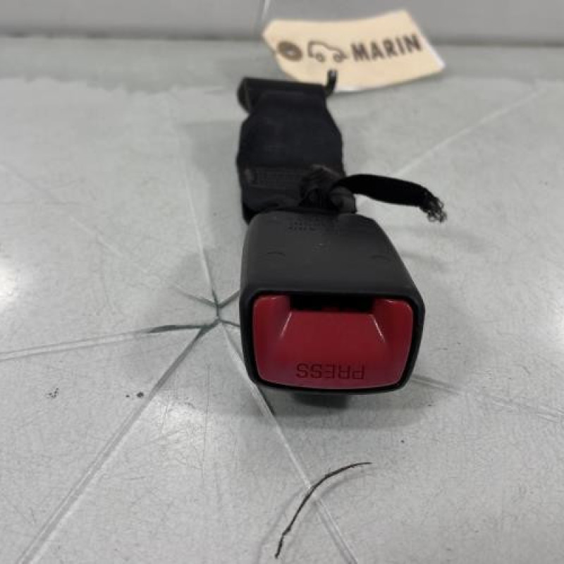 Attache ceinture arriere gauche TOYOTA YARIS 2 Photo n°1