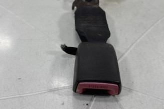 Attache ceinture arriere gauche TOYOTA YARIS 2