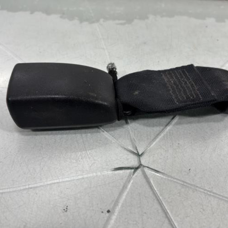 Attache ceinture arriere gauche TOYOTA YARIS 2 Photo n°3