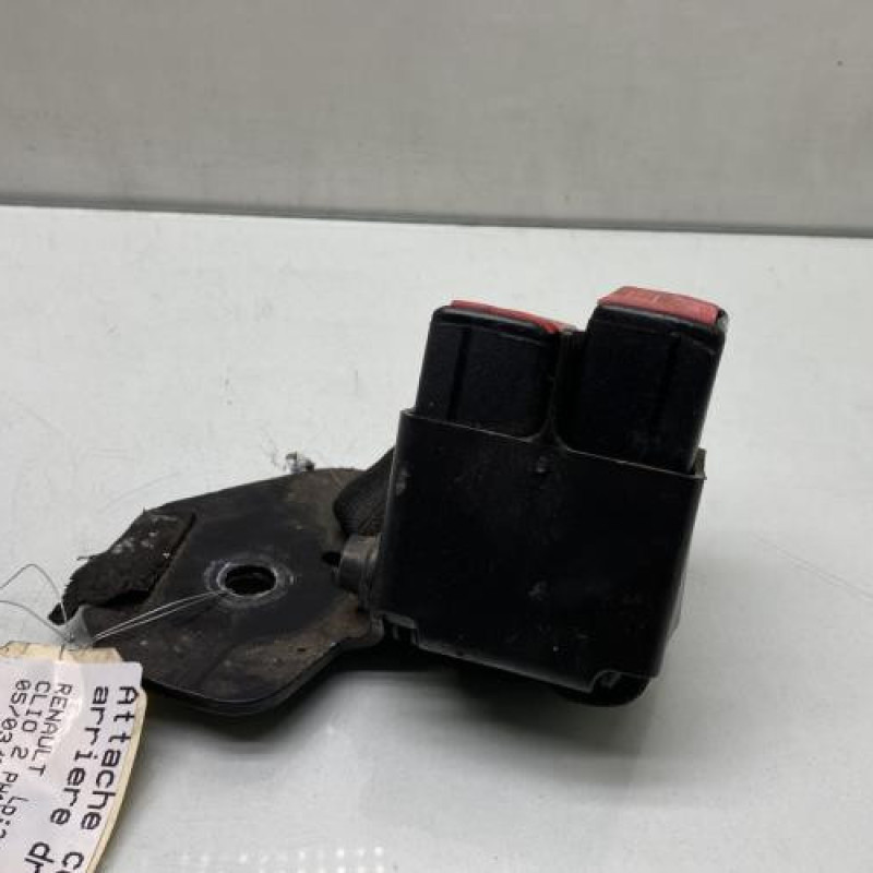 Attache ceinture arriere droit RENAULT CLIO 2 Photo n°2