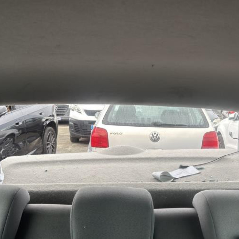 Attache ceinture arriere droit RENAULT CLIO 2 Photo n°17