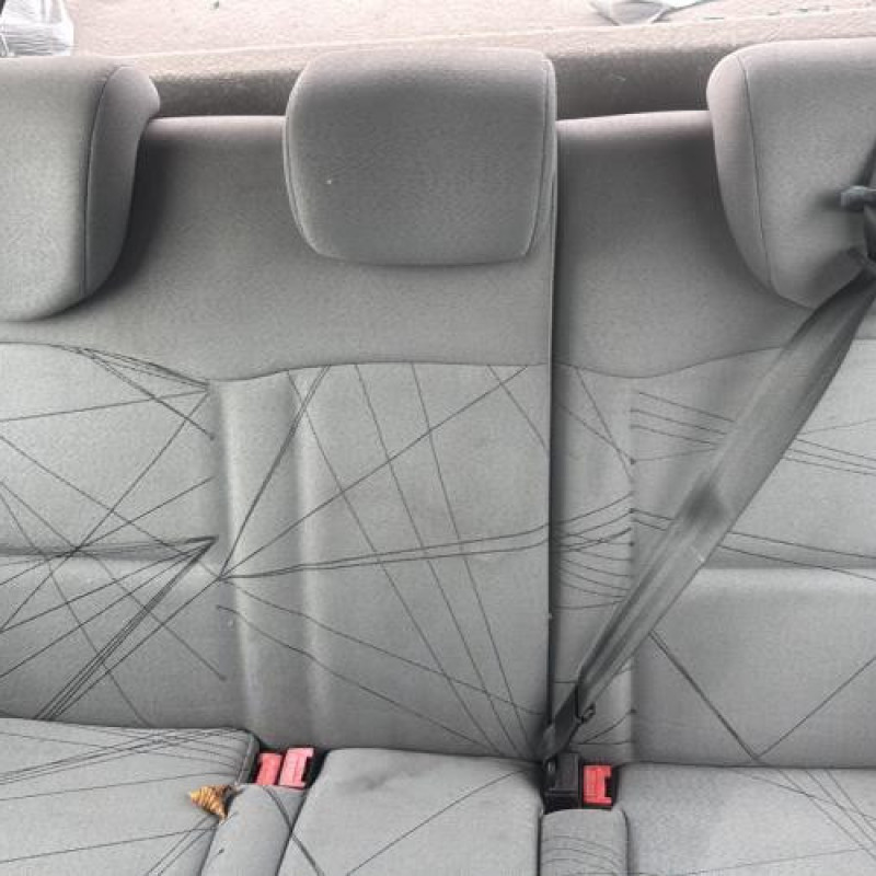 Attache ceinture arriere droit RENAULT CLIO 2 Photo n°18