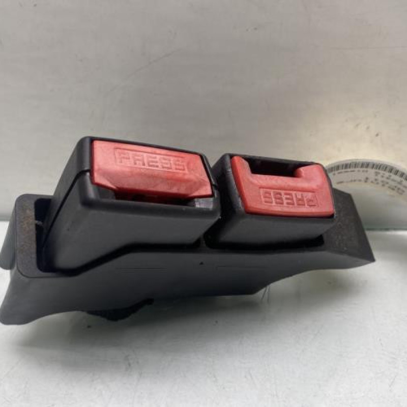 Attache ceinture arriere droit RENAULT CLIO 3 Photo n°1