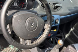 Attache ceinture arriere droit RENAULT CLIO 3