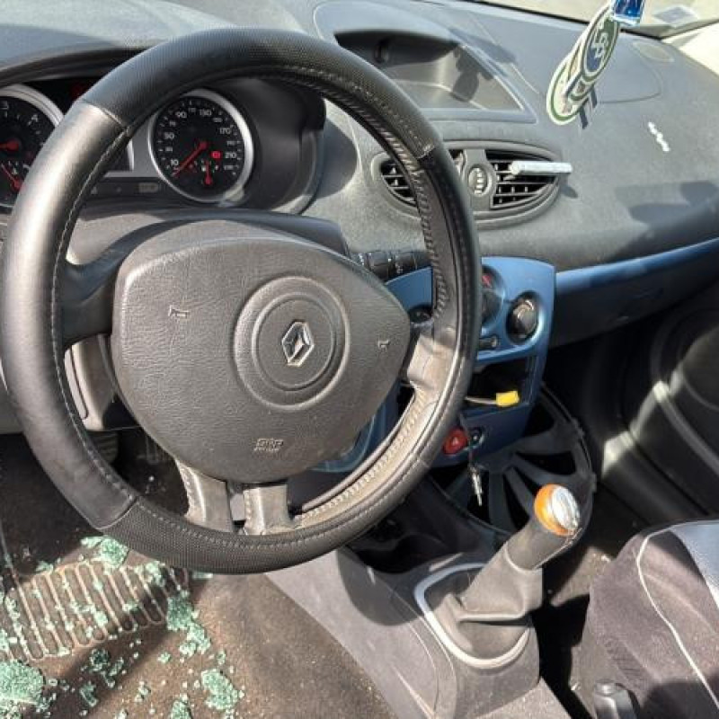 Attache ceinture arriere gauche RENAULT CLIO 3 Photo n°14