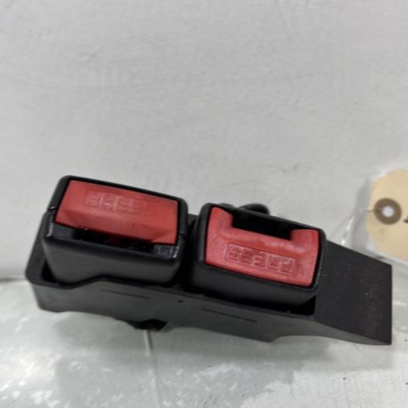 Attache ceinture arriere droit RENAULT CLIO 3 Photo n°2
