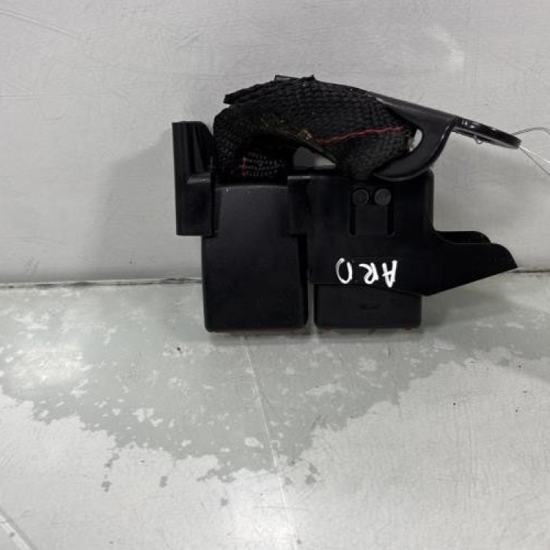 Attache ceinture arriere droit RENAULT CLIO 3 Photo n°3