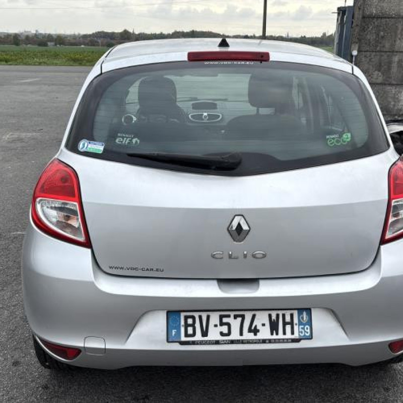 Attache ceinture arriere droit RENAULT CLIO 3 Photo n°8