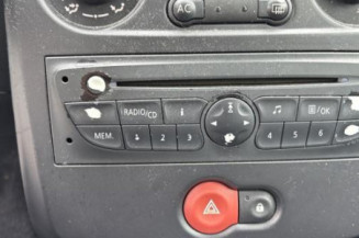 Attache ceinture arriere droit RENAULT CLIO 3