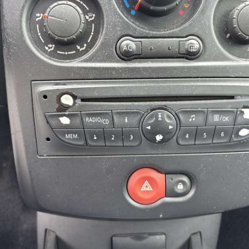 Attache ceinture arriere droit RENAULT CLIO 3 Photo n°20