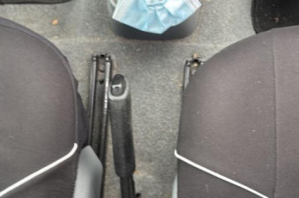 Attache ceinture arriere gauche RENAULT TWINGO 1