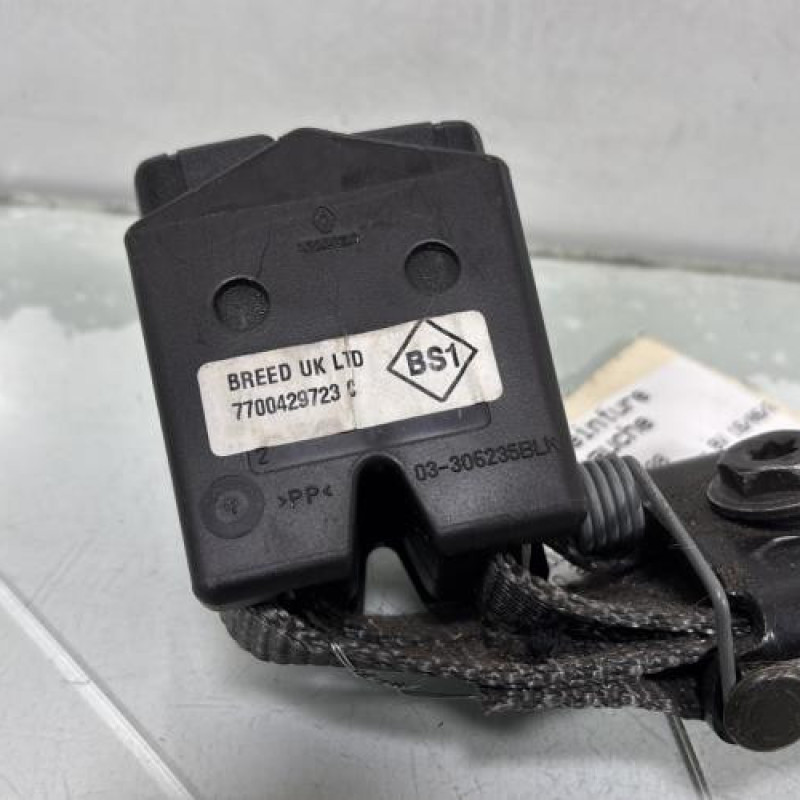 Attache ceinture arriere gauche RENAULT CLIO 2 Photo n°3