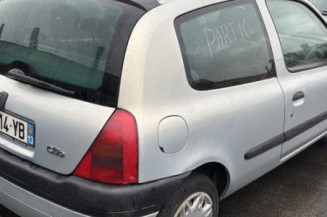 Attache ceinture arriere gauche RENAULT CLIO 2