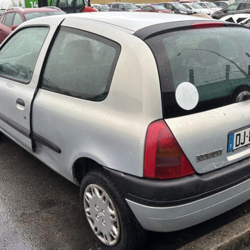 Attache ceinture arriere gauche RENAULT CLIO 2 Photo n°7