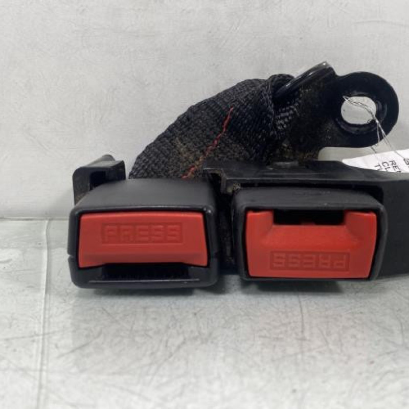 Attache ceinture arriere droit RENAULT CLIO 3 Photo n°1