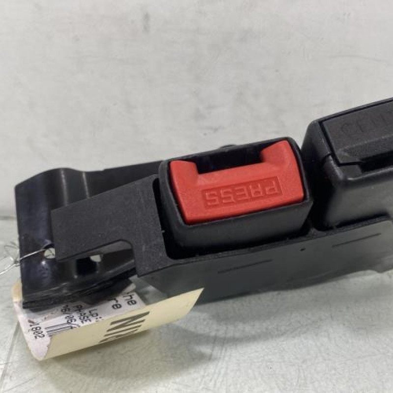 Attache ceinture arriere gauche RENAULT CLIO 3 Photo n°2