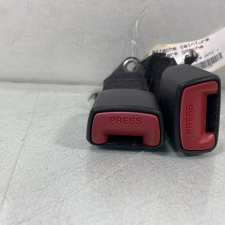 Attache ceinture arriere gauche TOYOTA YARIS 2 Photo n°1
