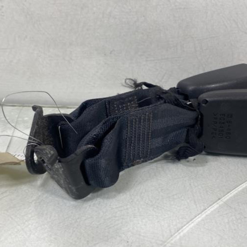 Attache ceinture arriere gauche TOYOTA YARIS 2 Photo n°4