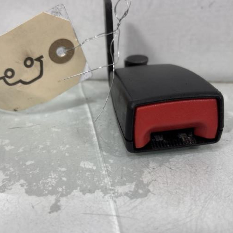 Attache ceinture arriere gauche OPEL CORSA D Photo n°1
