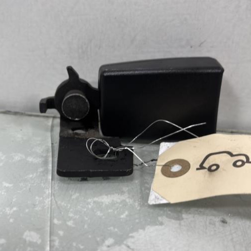 Attache ceinture arriere gauche OPEL CORSA D Photo n°3