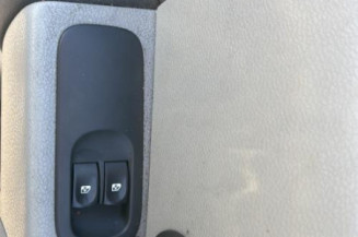 Attache ceinture avant droit RENAULT MODUS