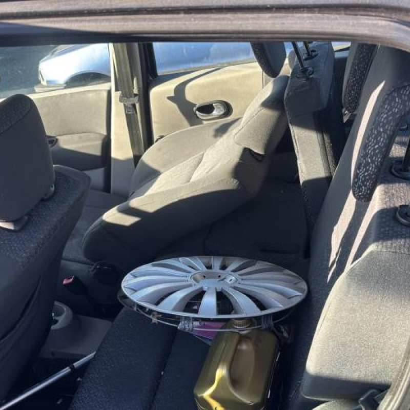 Attache ceinture avant droit RENAULT MODUS Photo n°19