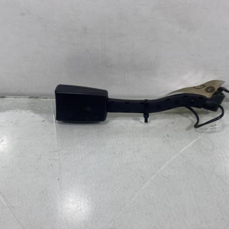 Attache ceinture avant droit VOLKSWAGEN GOLF 6 Photo n°3